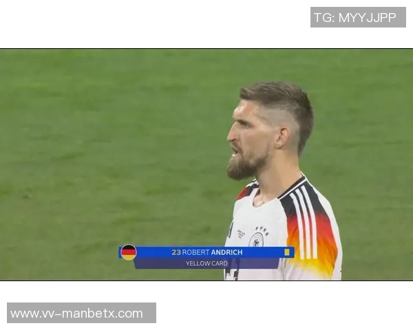 麦克托米奈上半场末段不理智动作遭黄牌处罚引发争议